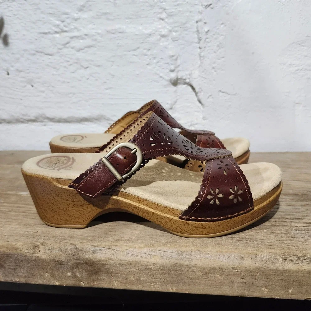Dansko Brown Leather Floral Laser Cut Wedge Slide Sandals Womens 40 Boho Retro